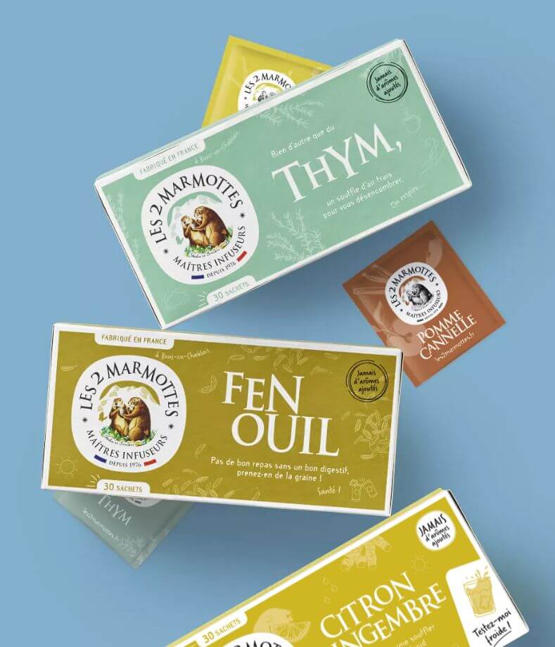 Boîtes de Thym, Fenouil et Citronnelle et Lui sur fond bleu