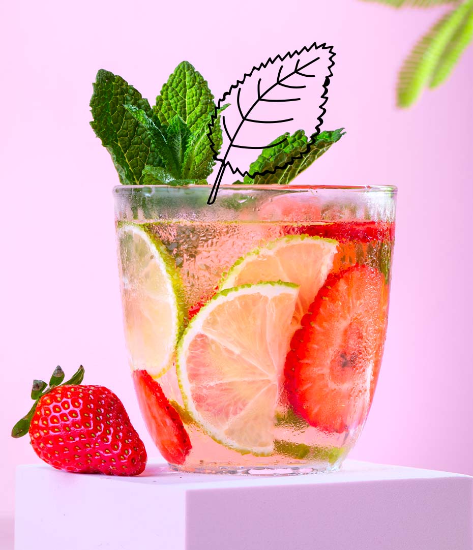 Mint and strawberry iced tea